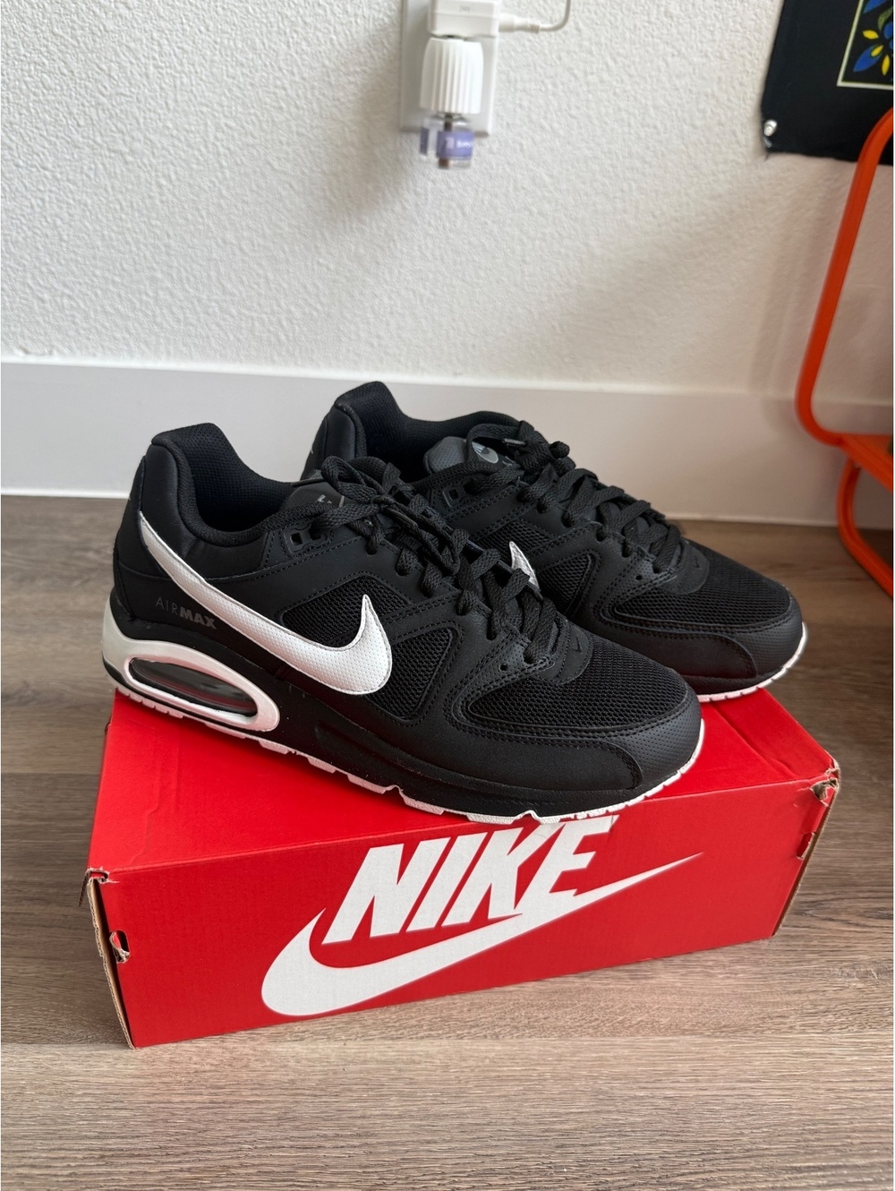 Nike Air Max Men's Running Shoes Black White Size 10.5 - Picture 2 of 5